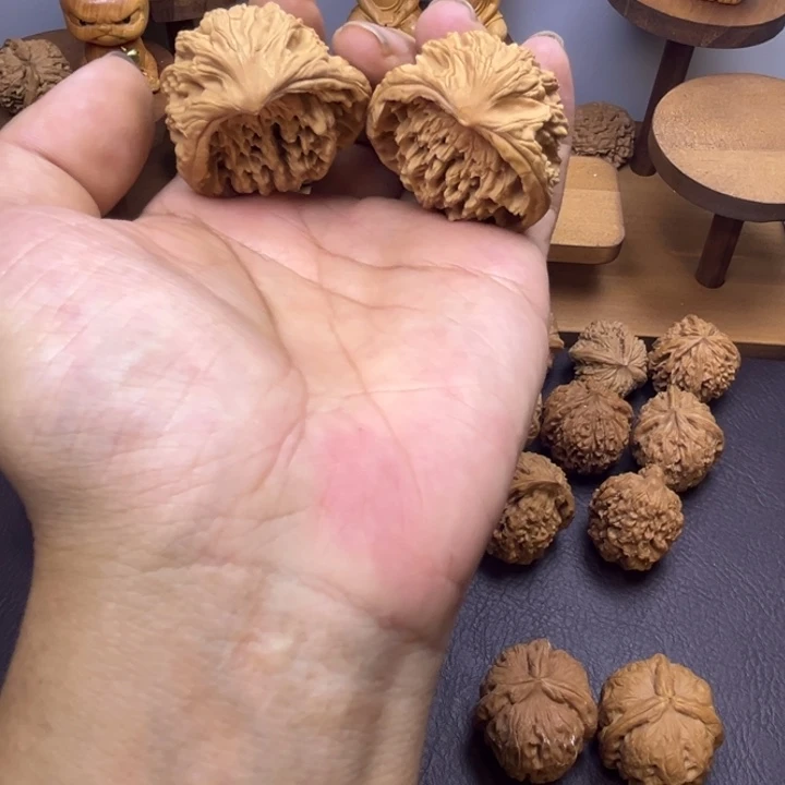 佛***g桃核吊坠聚宝盆有瑕疵