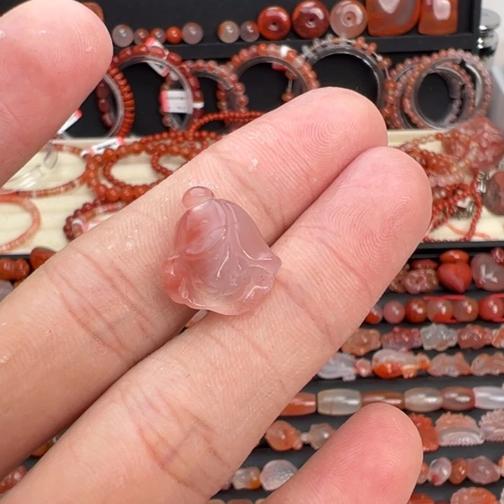 南红玛瑙未镶嵌颈饰玉兰花