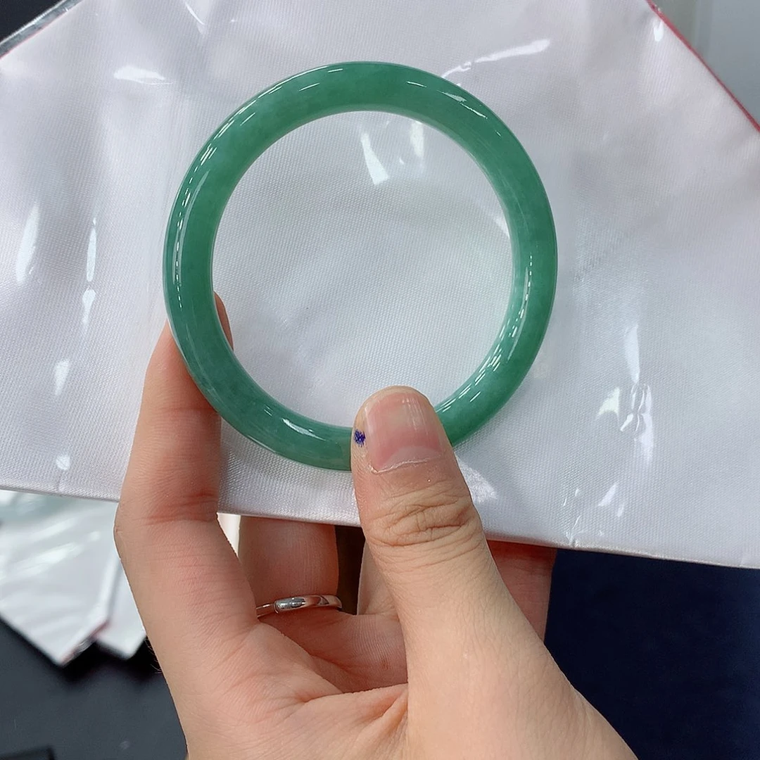 翡翠手镯未镶嵌买断