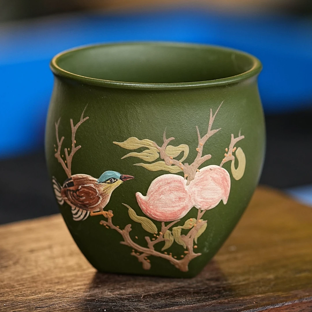 【2767天圆地方杯】 宜兴原矿紫砂手工堆绘石榴杯 天圆地方杯