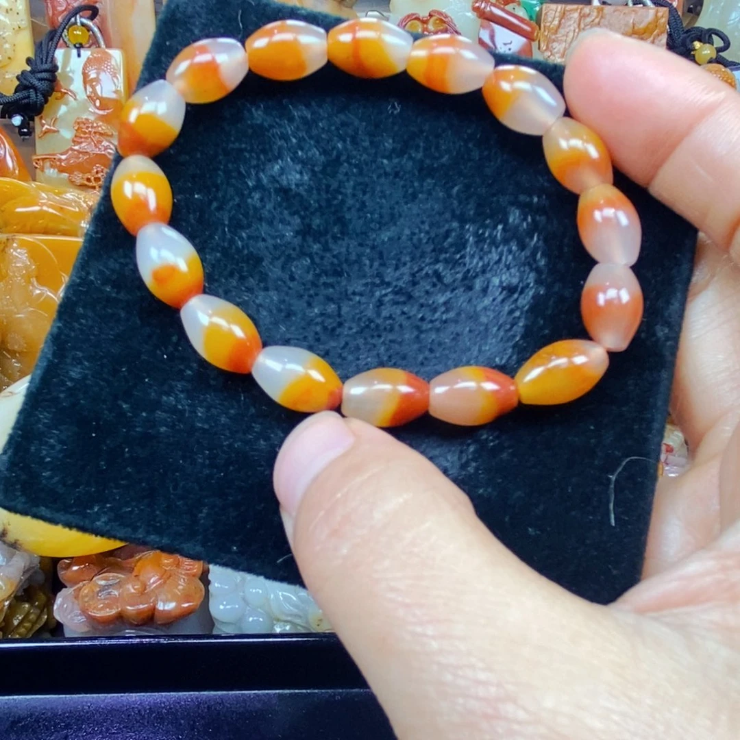 未镶嵌石英质玉（黄龙玉）颈饰