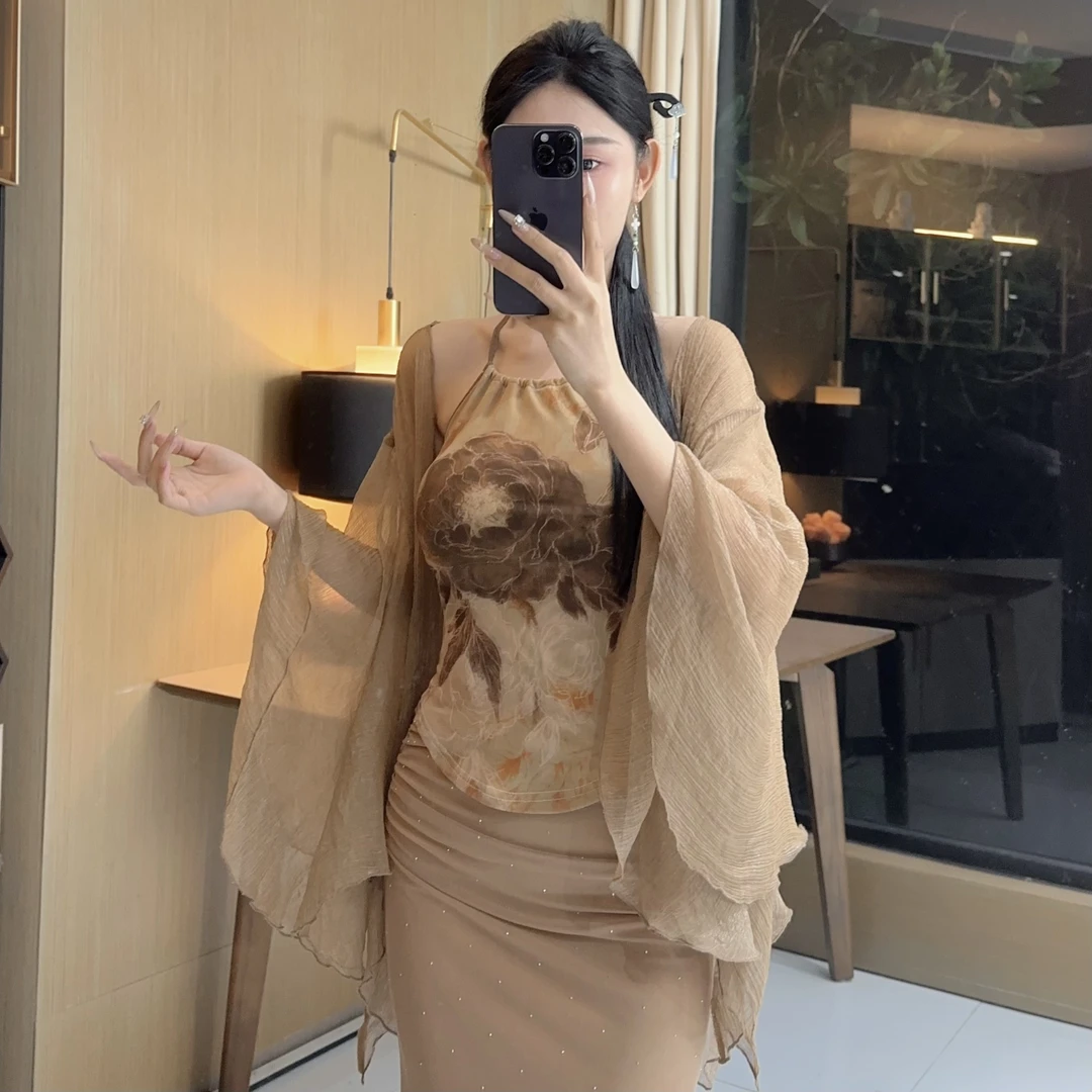 气质女人味轻奢挂脖吊带无袖定位花流年似梦修身小上衣(带胸垫)