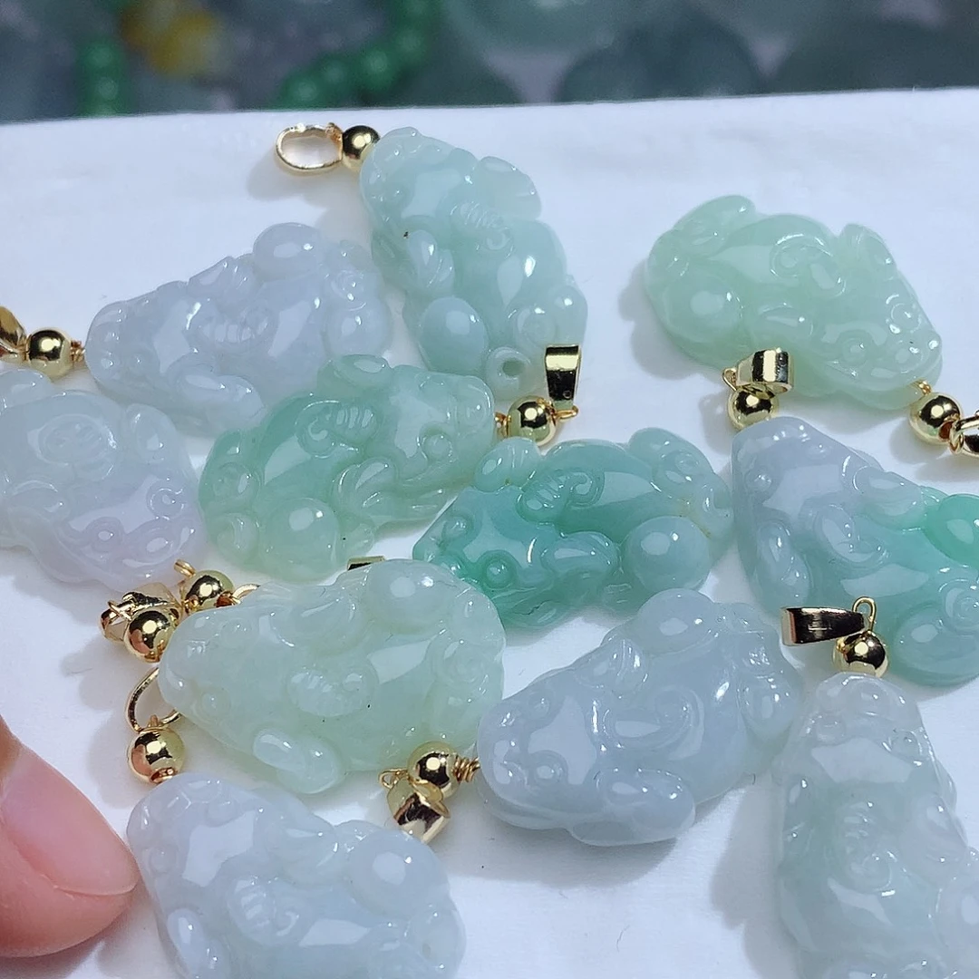 翡翠未镶嵌颈饰多样性发其一