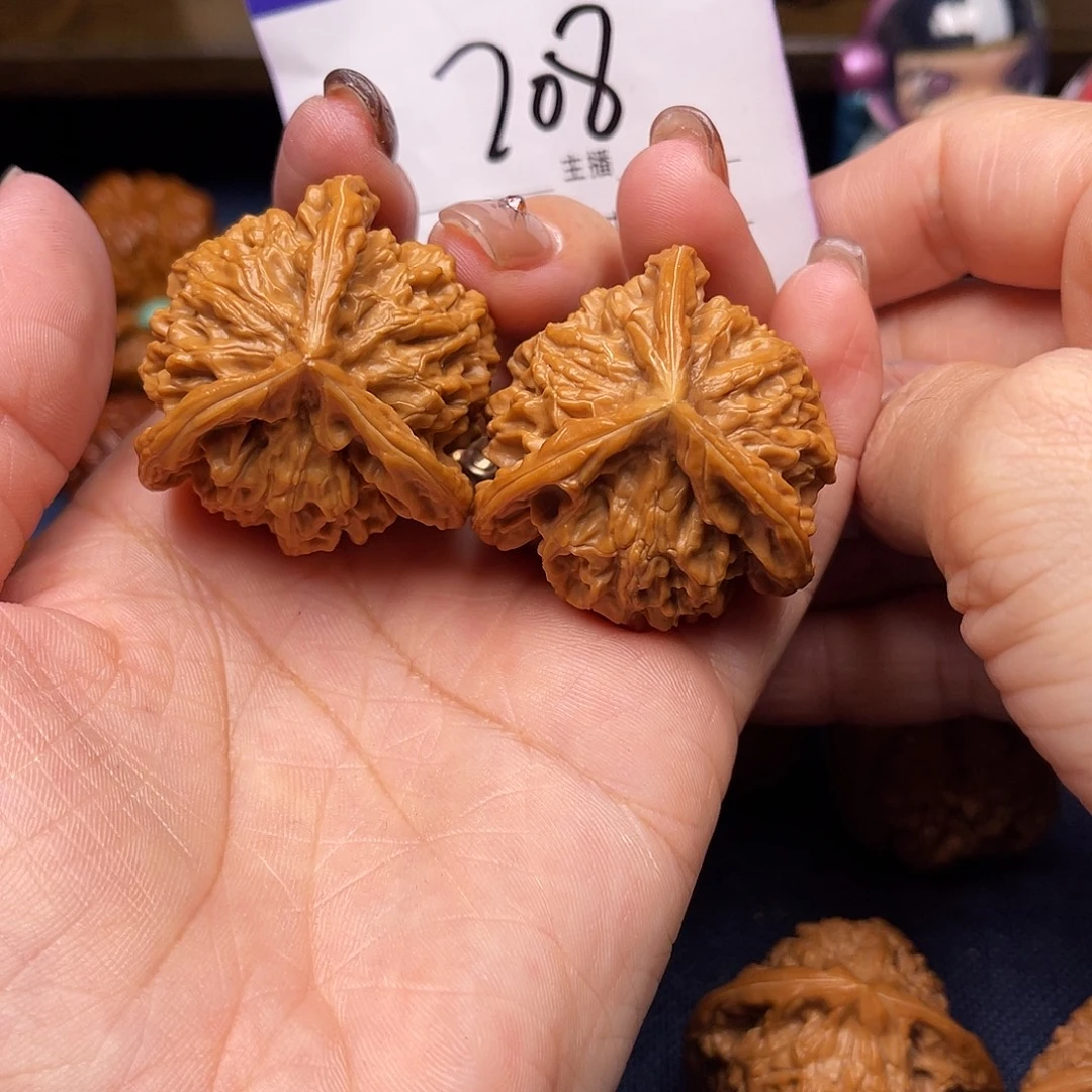 文玩核桃吊坠盘山三棱38