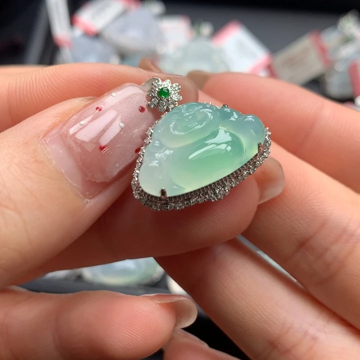 翡翠18K金镶嵌颈饰翡翠饰品