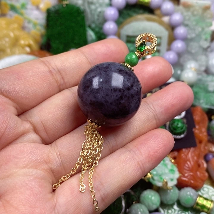 翡翠未镶嵌吊坠(赠链)