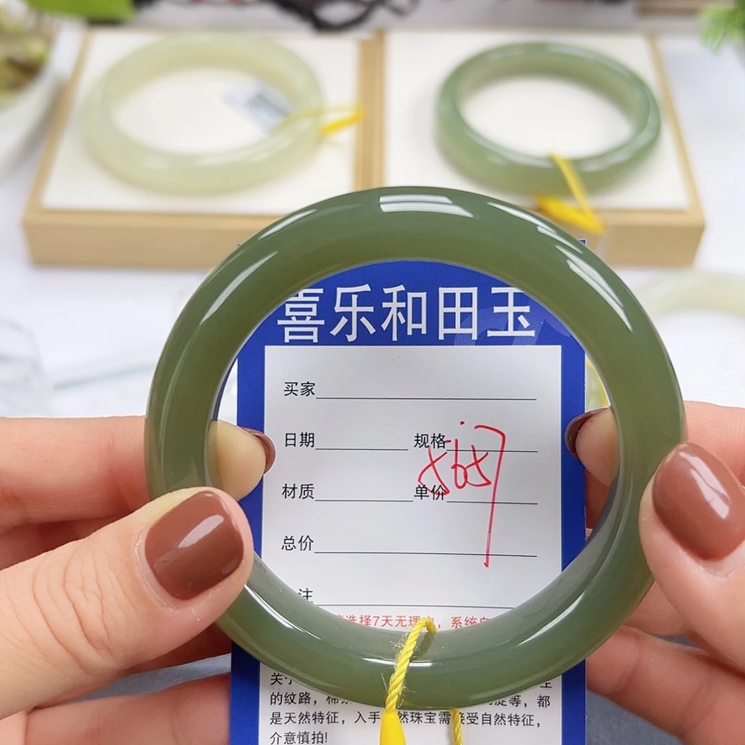 和田玉未镶嵌手镯