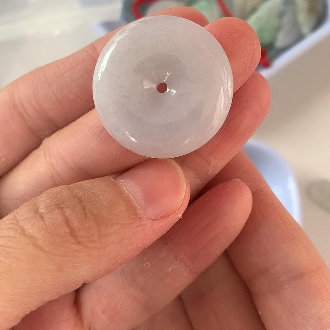 翡翠颈饰未镶嵌平安扣