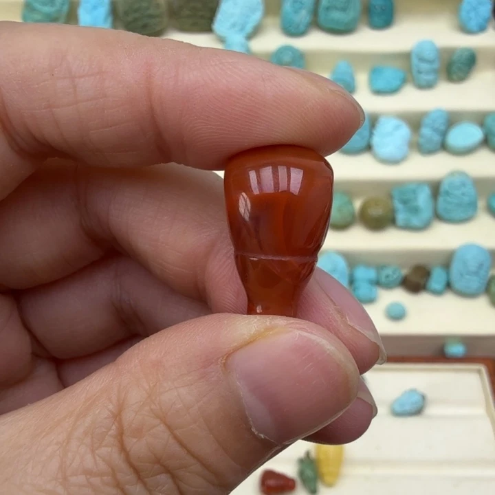 琥珀裸石未镶嵌雕刻