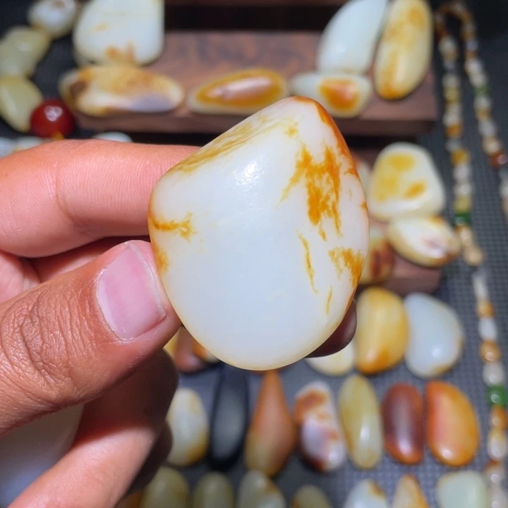 和田玉颈饰未镶嵌41.2克原籽无修