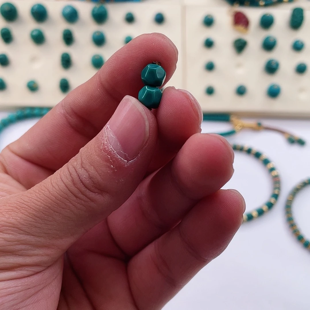 绿松石颈饰未镶嵌