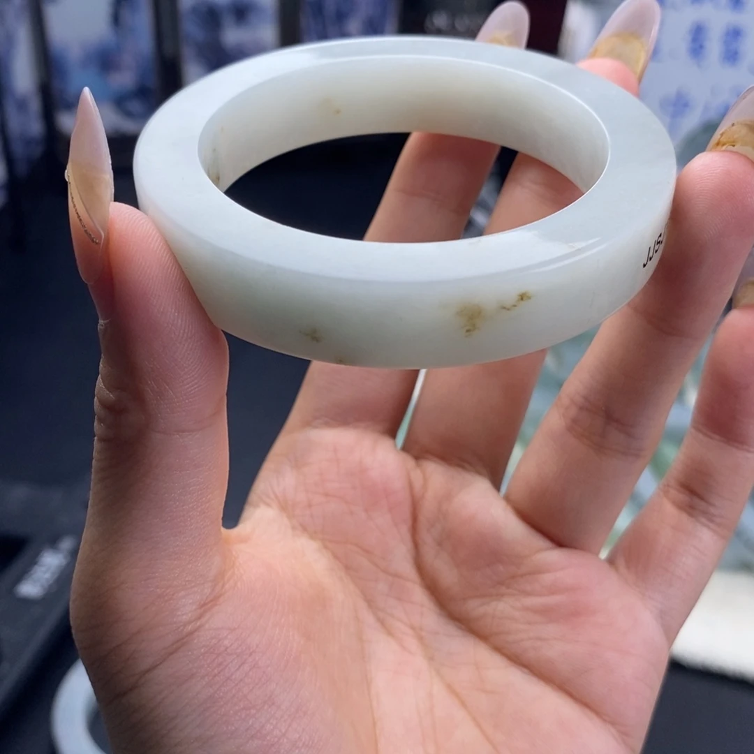 山***歌定制翡翠未镶嵌翡翠手镯