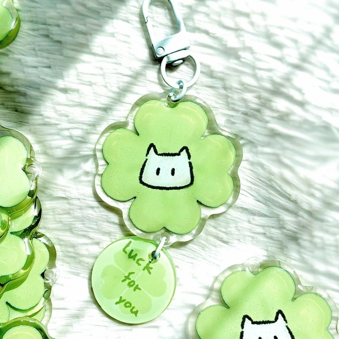 小红书同款幸运猫猫四叶草挂件亚克力可爱书包卡通挂饰送闺蜜礼物
