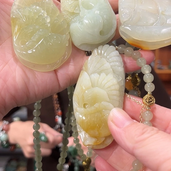 颈饰未镶嵌和田玉（糖玉）