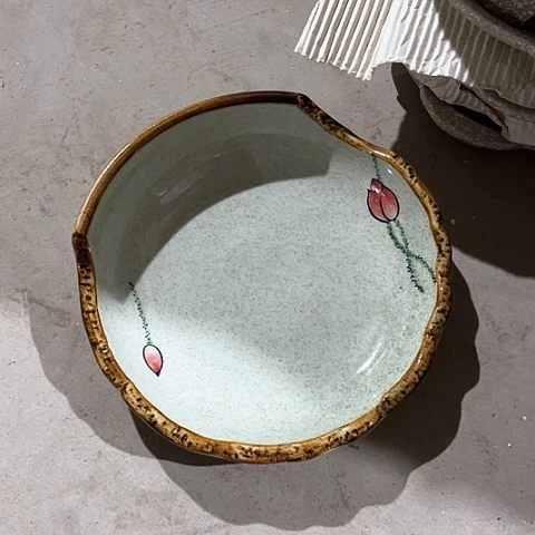 微瑕，不能明火，口径24高度4，1个贝壳