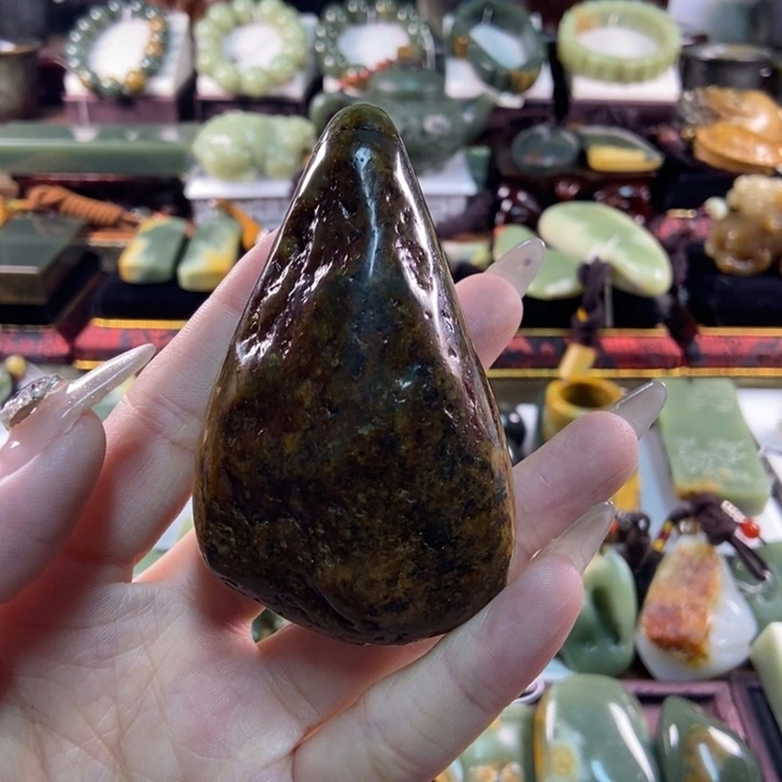 未镶嵌岫岩河磨玉（透闪石质玉）把件