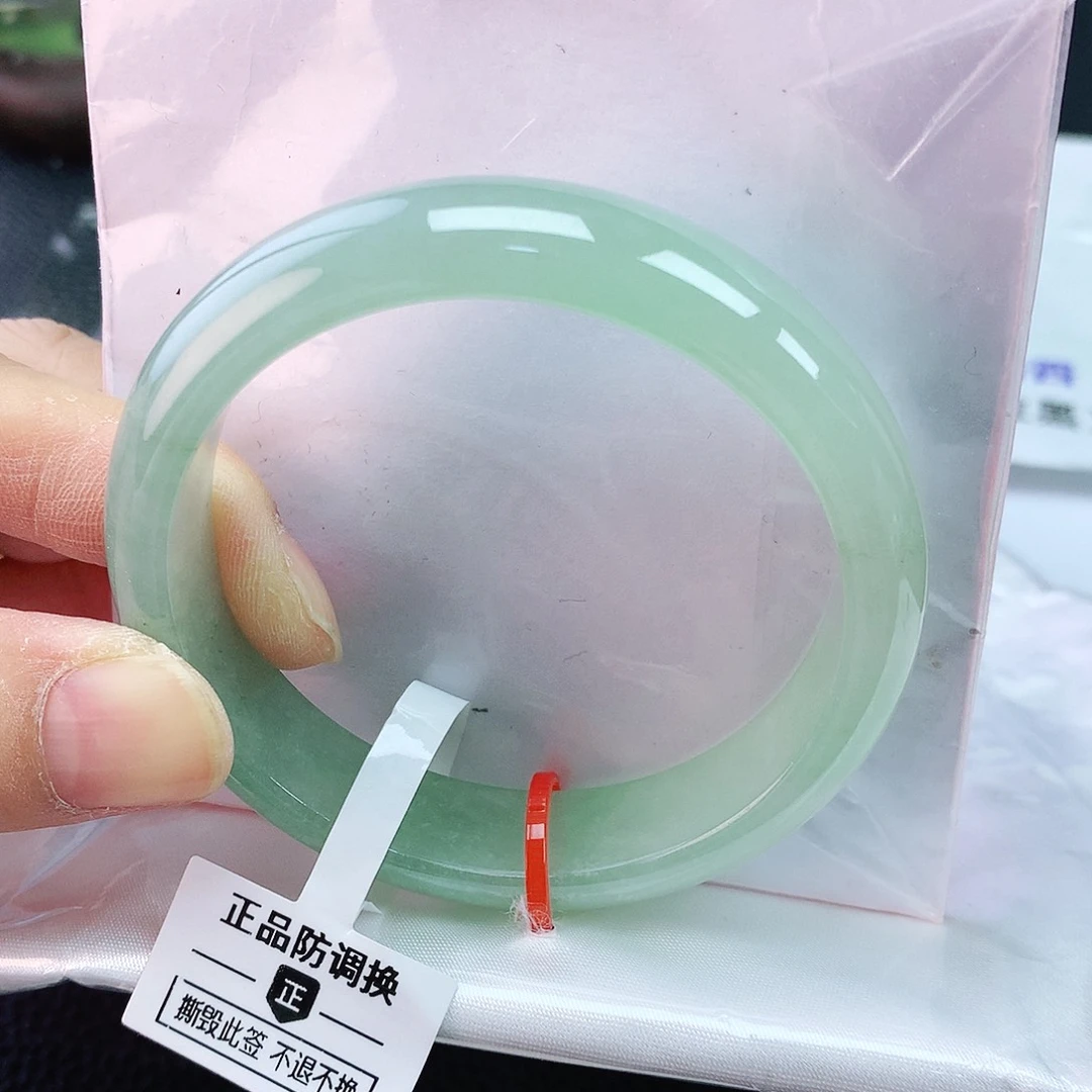 翡翠手镯未镶嵌52圈