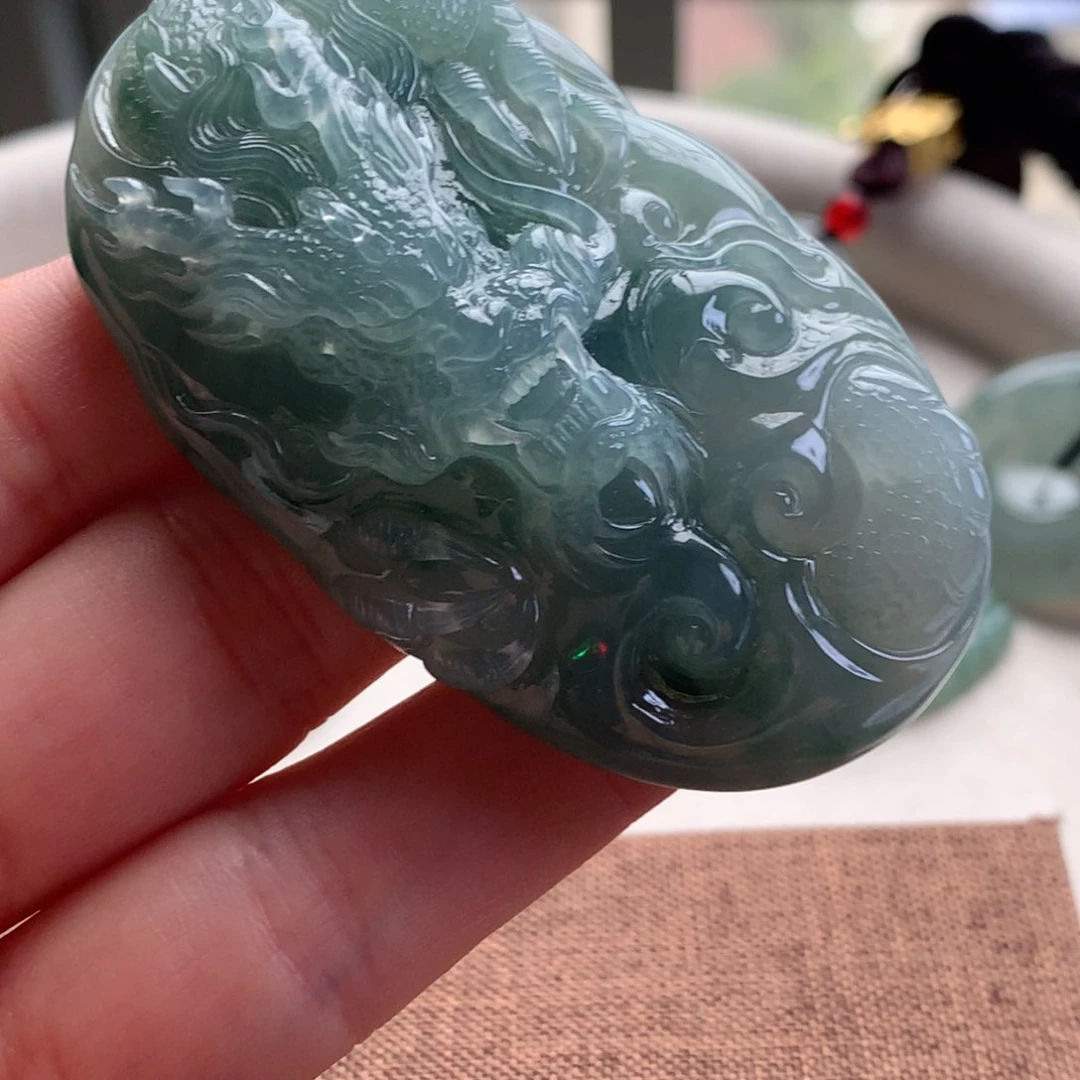 翡翠未镶嵌颈饰西***亚翡翠