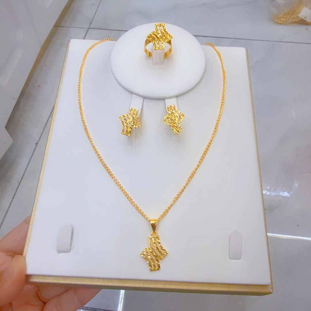 铜合金亚克力项链 新款时尚金子同款三件套首饰altun pasun百搭