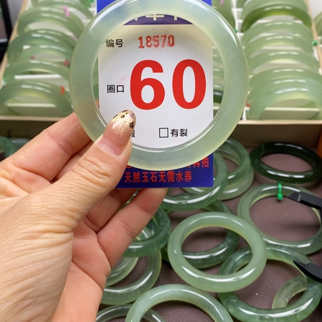 等***晴蛇纹石玉未镶嵌手镯