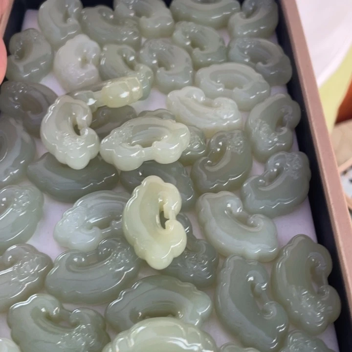 和田玉未镶嵌颈饰多样性发货，发其一