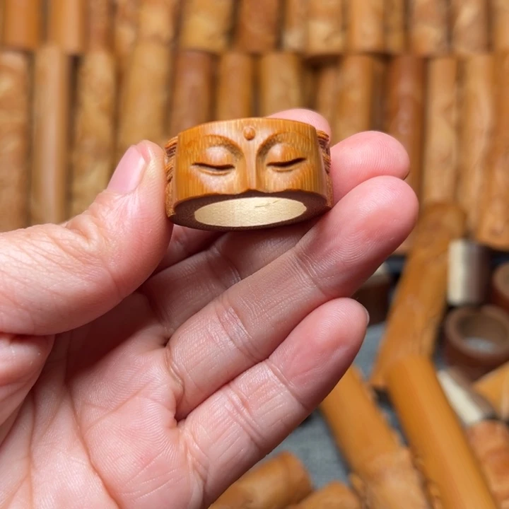 没***达实心竹雕刻手把件内径21