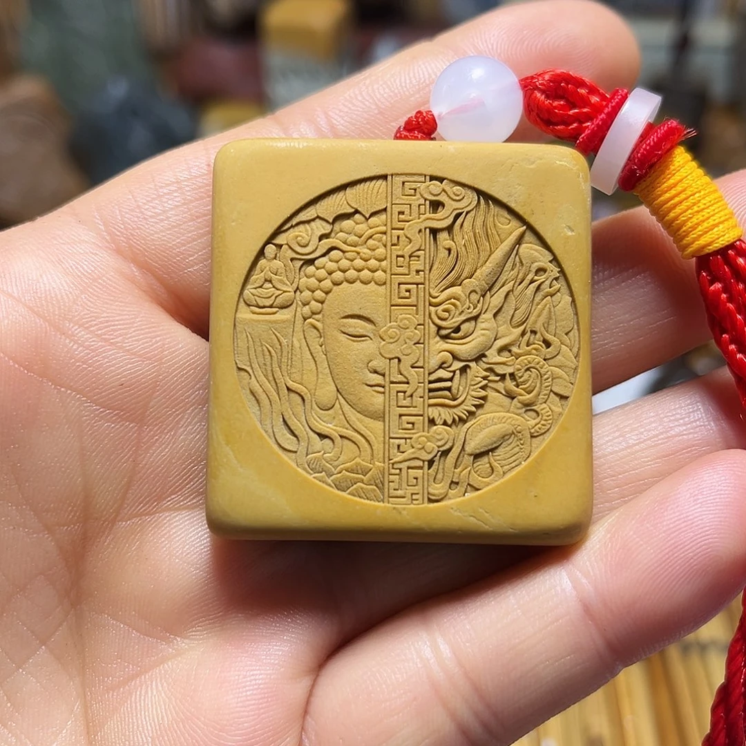 新疆原石雕刻手把件
