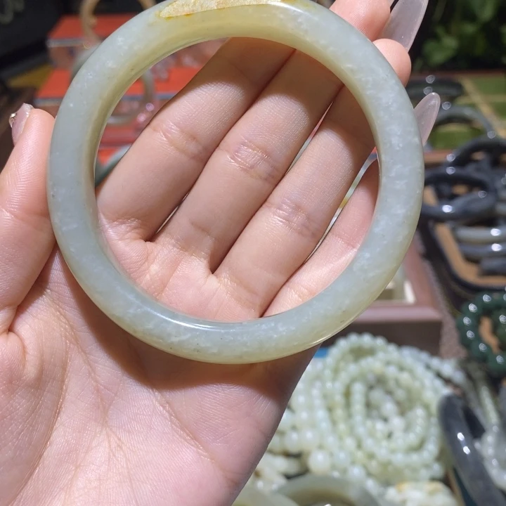 白***云和田玉手镯未镶嵌