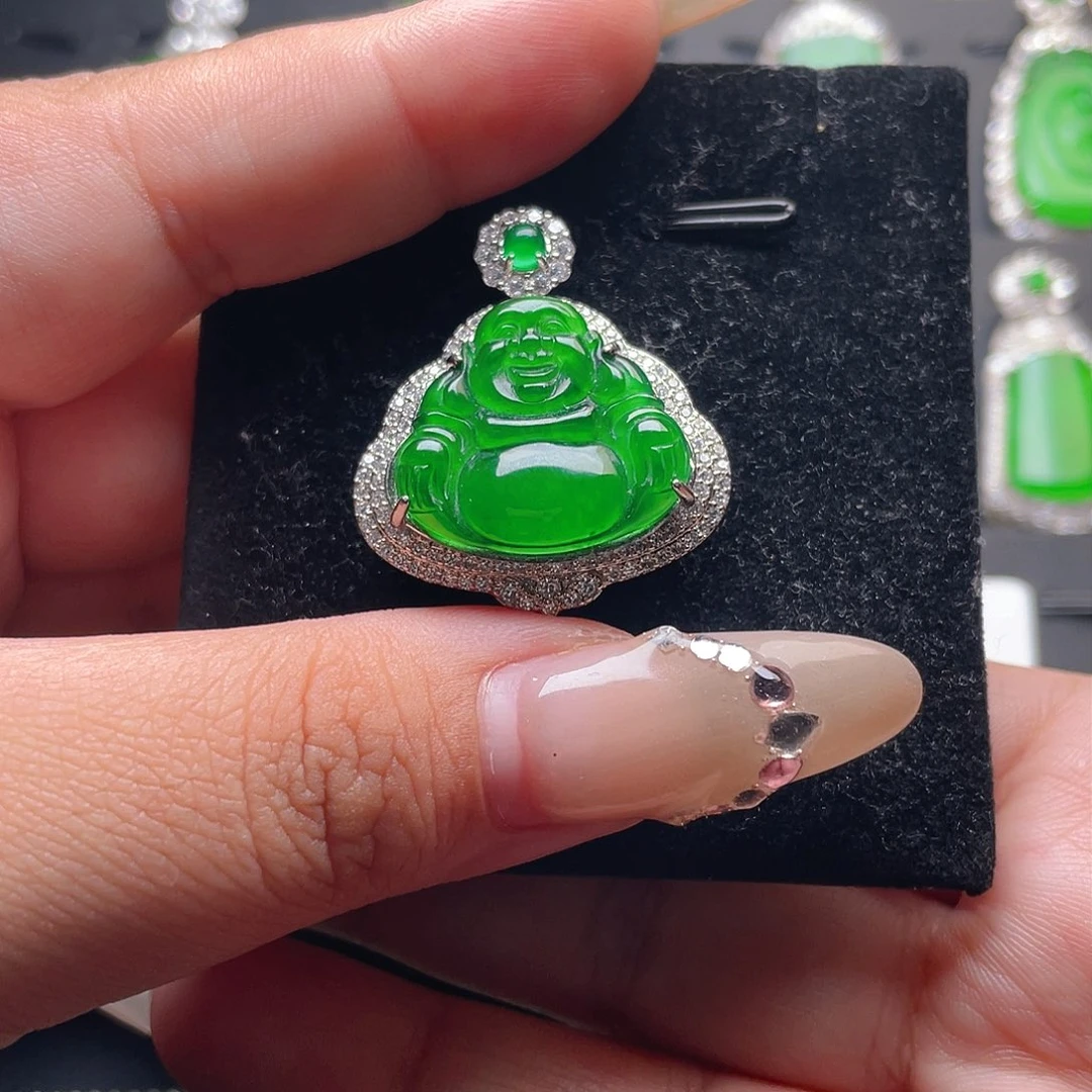 翡翠颈饰未镶嵌佛公