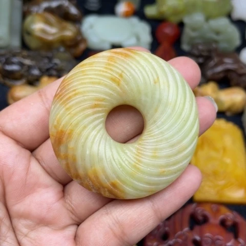 蛇纹石玉未镶嵌颈饰50