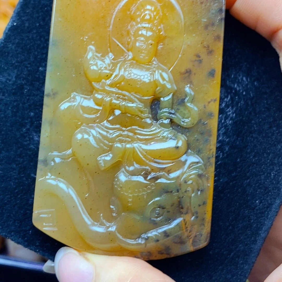颈饰未镶嵌石英岩玉