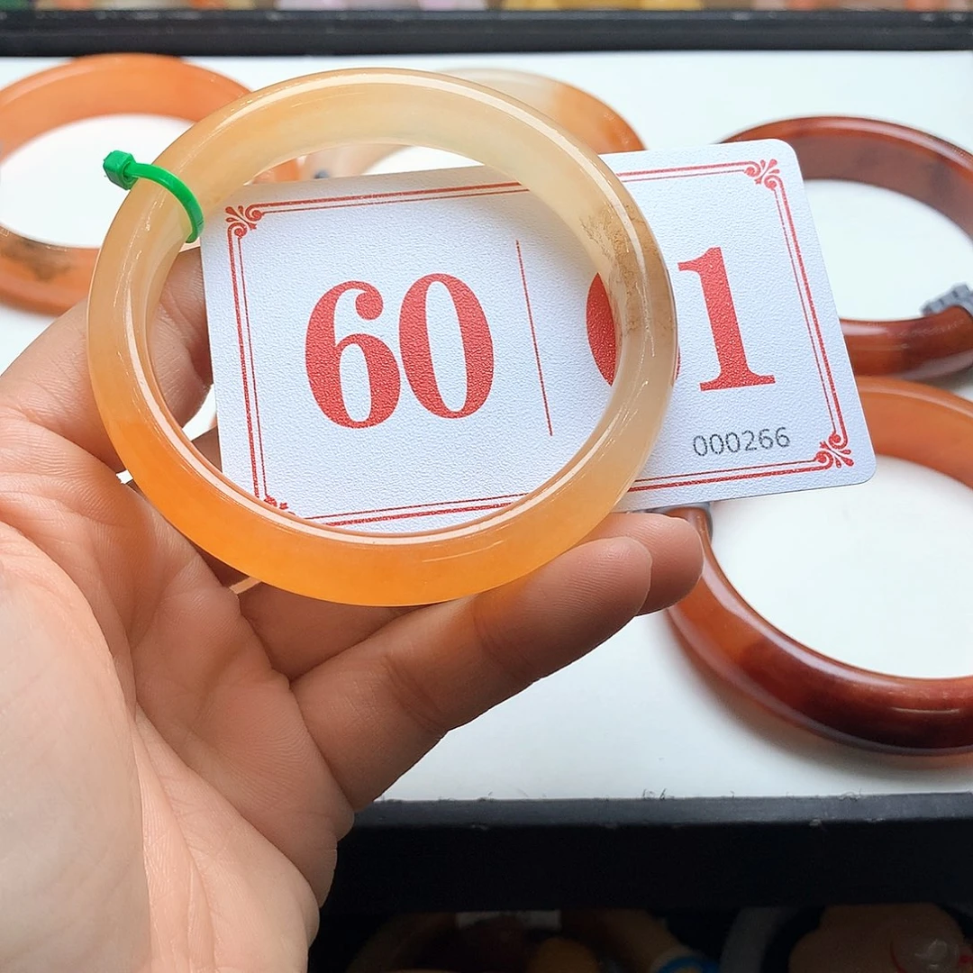 未镶嵌石英质玉（黄龙玉）手镯?****?