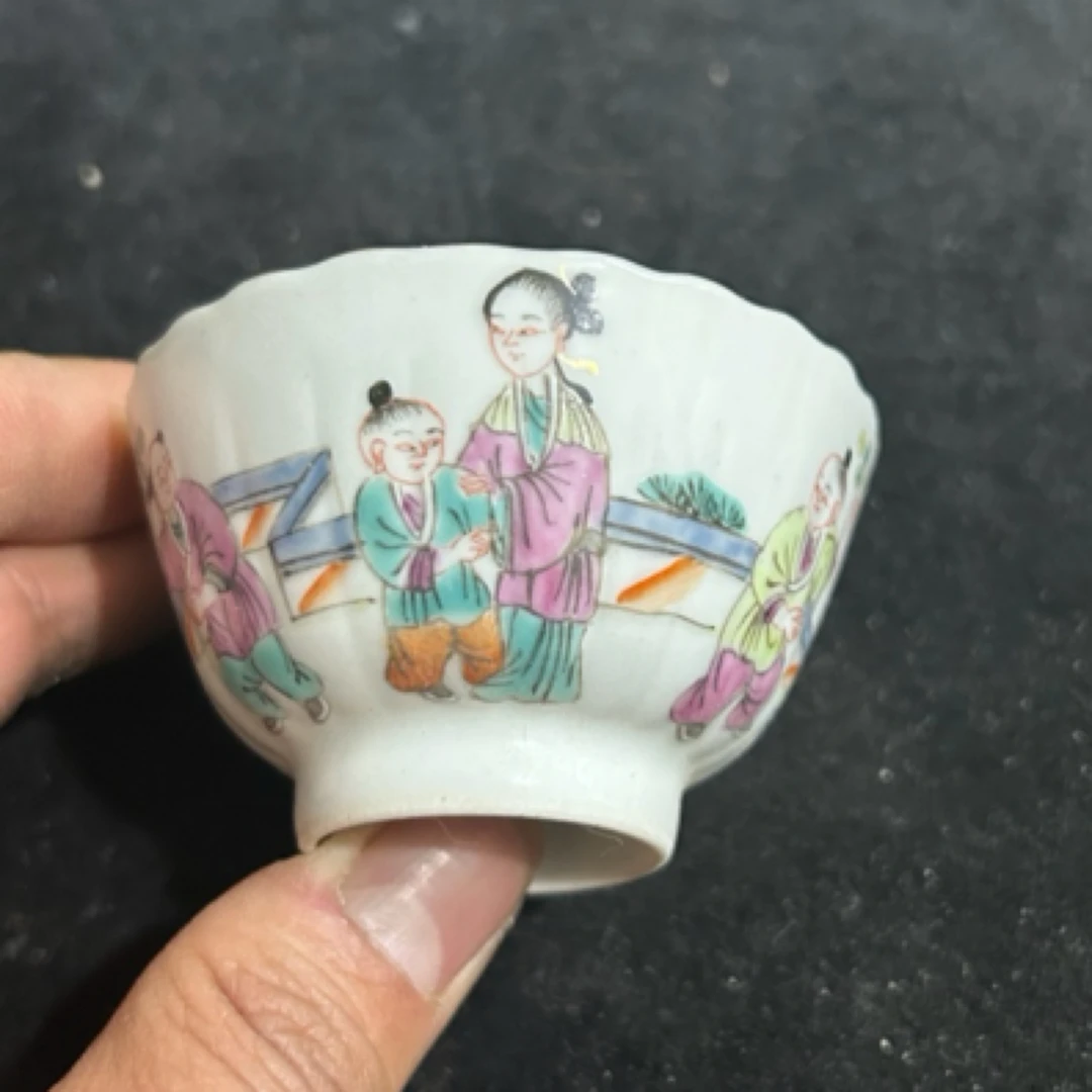 景德镇 粉彩三娘教子人物故事纹瓜棱杯