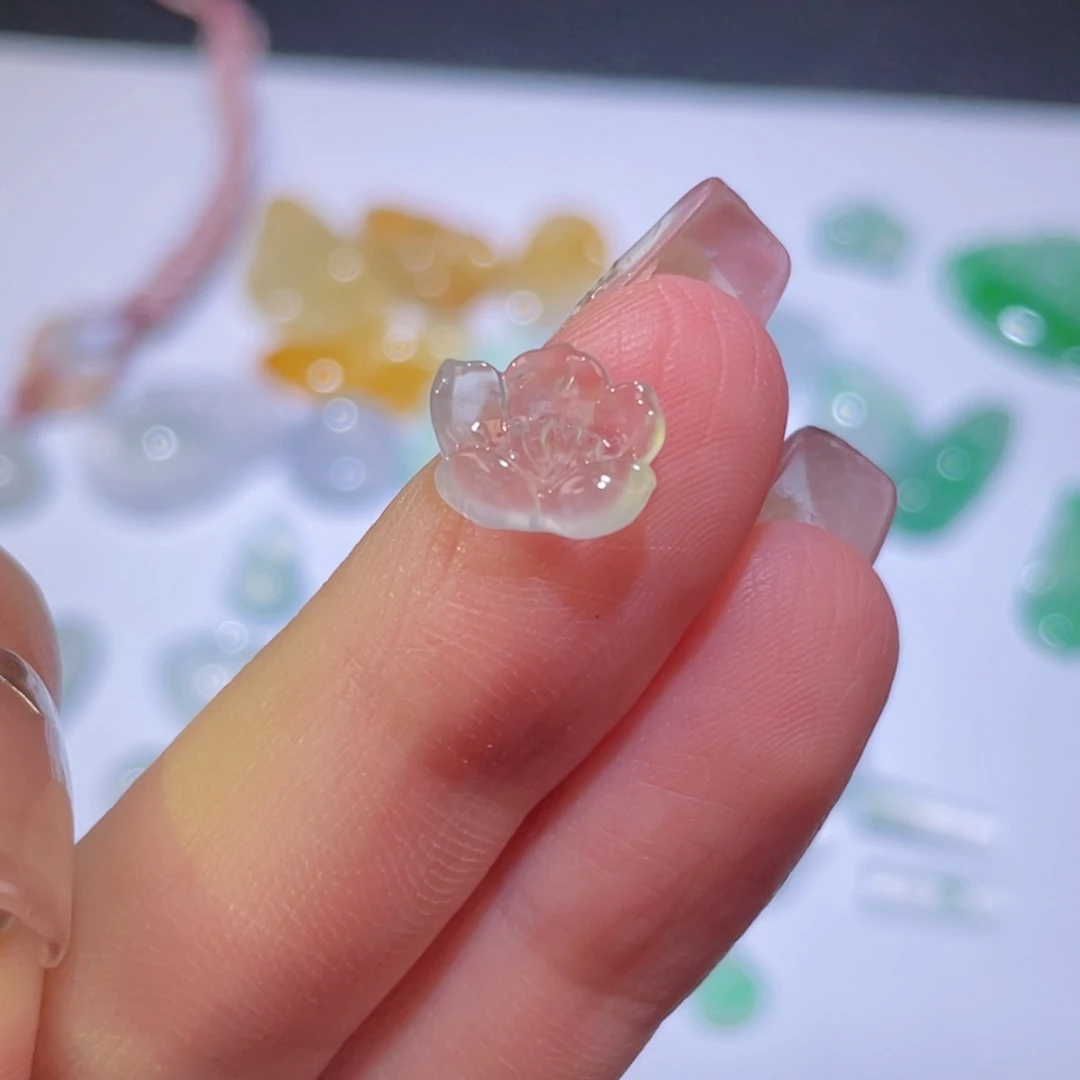 翡翠未镶嵌颈饰裸石