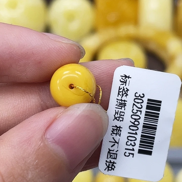 琥珀未镶嵌裸石9.8*8.8mm 瑕