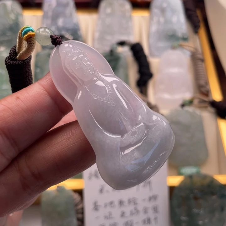 颈饰未镶嵌翡翠观音