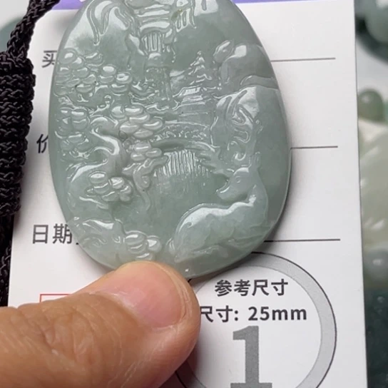 翡翠颈饰未镶嵌山水