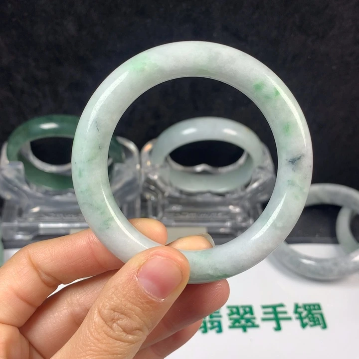 翡翠未镶嵌手镯26号。 52.6圈