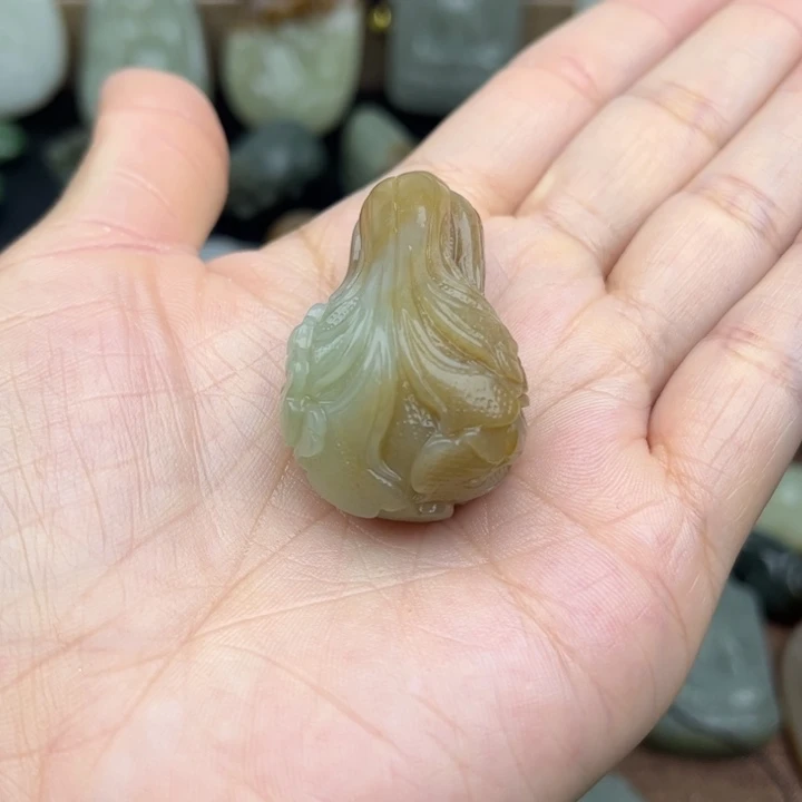 和田玉未镶嵌颈饰小**。