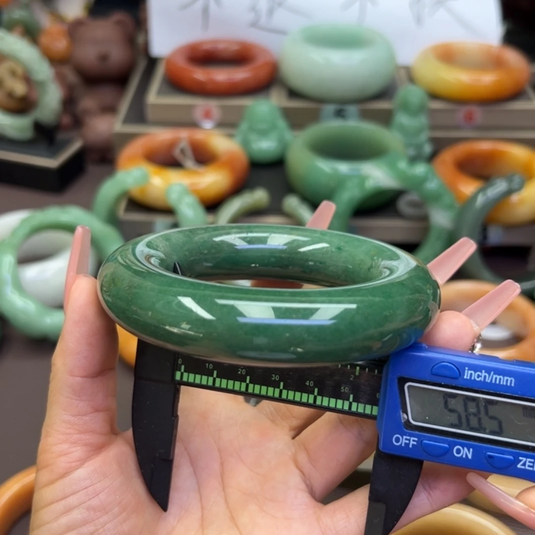 未镶嵌手镯石英岩玉