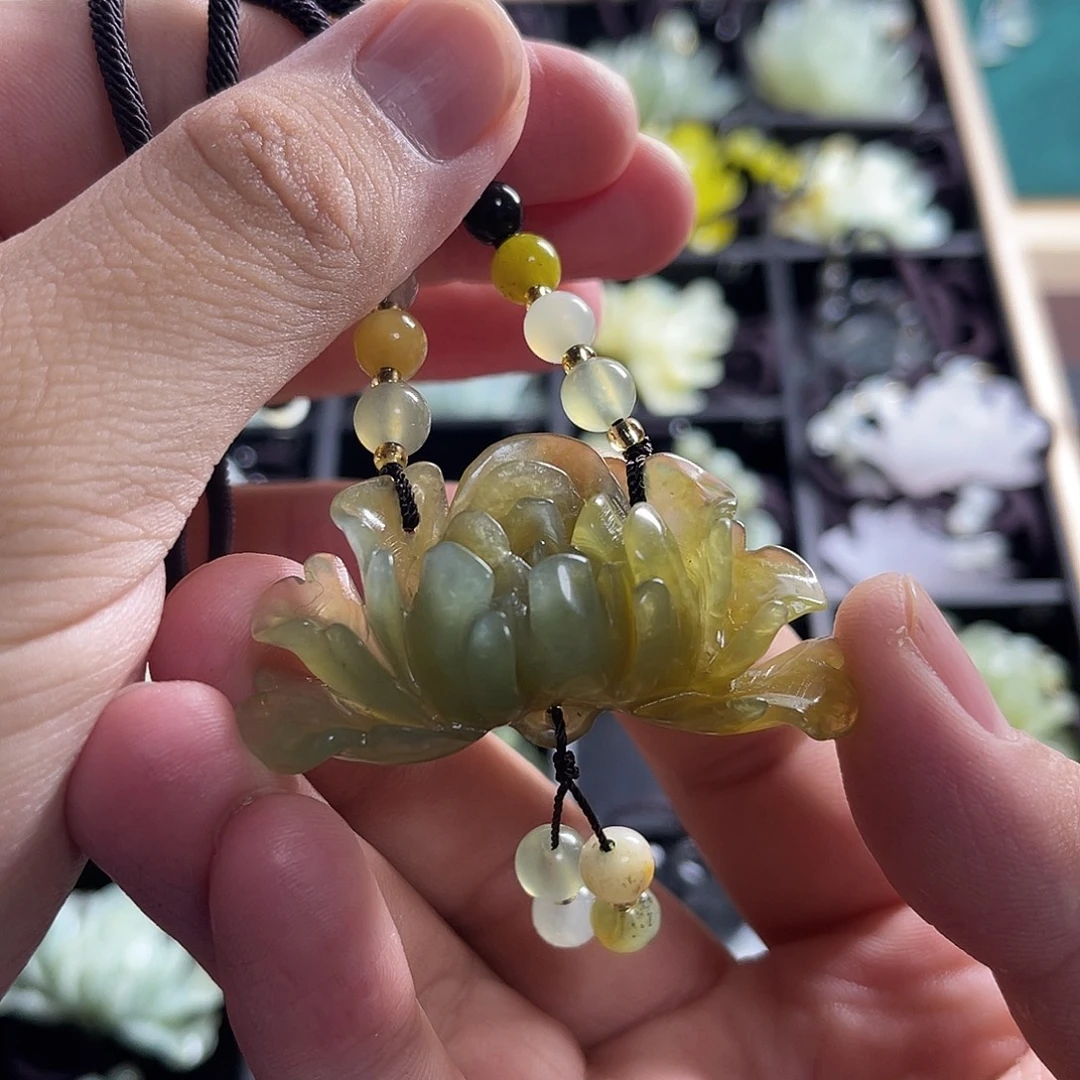 蛇纹石玉未镶嵌颈饰