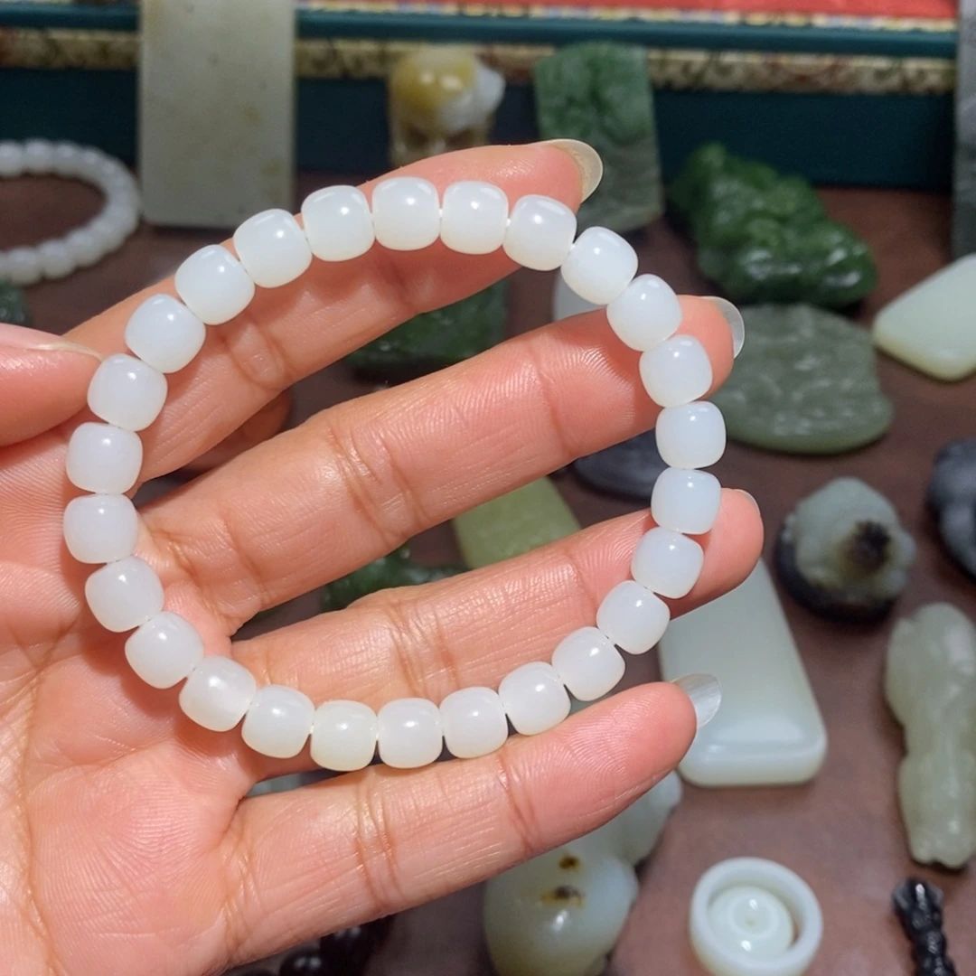 兜***转和田玉未镶嵌颈饰