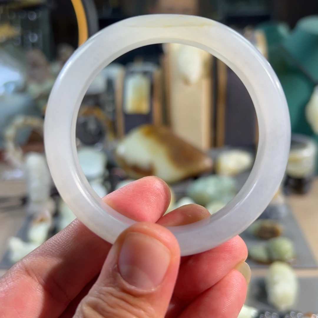 和田玉未镶嵌手镯真皮真色