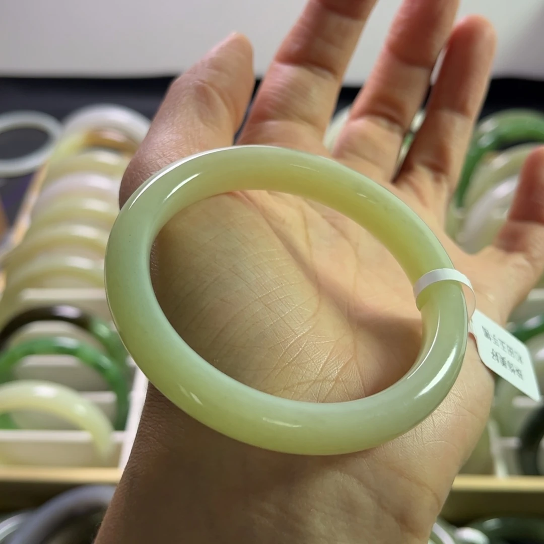 和田玉手镯未镶嵌54.8圈有纹