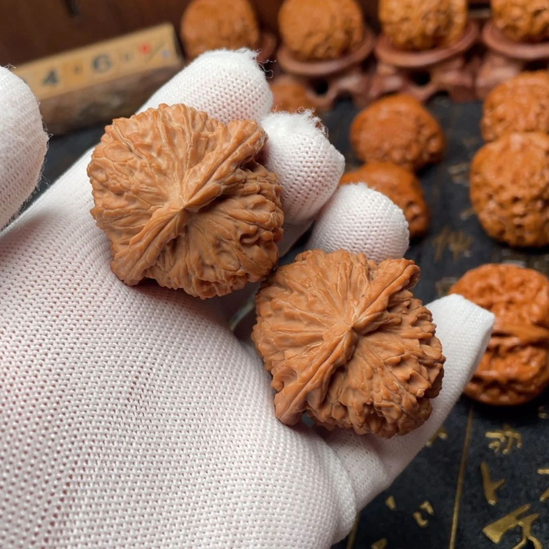 文玩核桃吊坠白狮子39