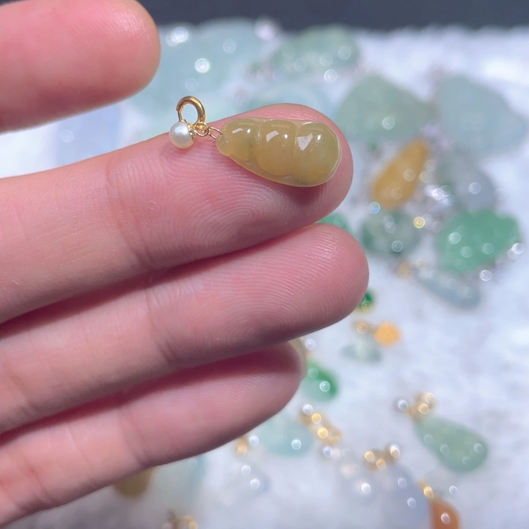 翡翠18K金镶嵌颈饰翡翠