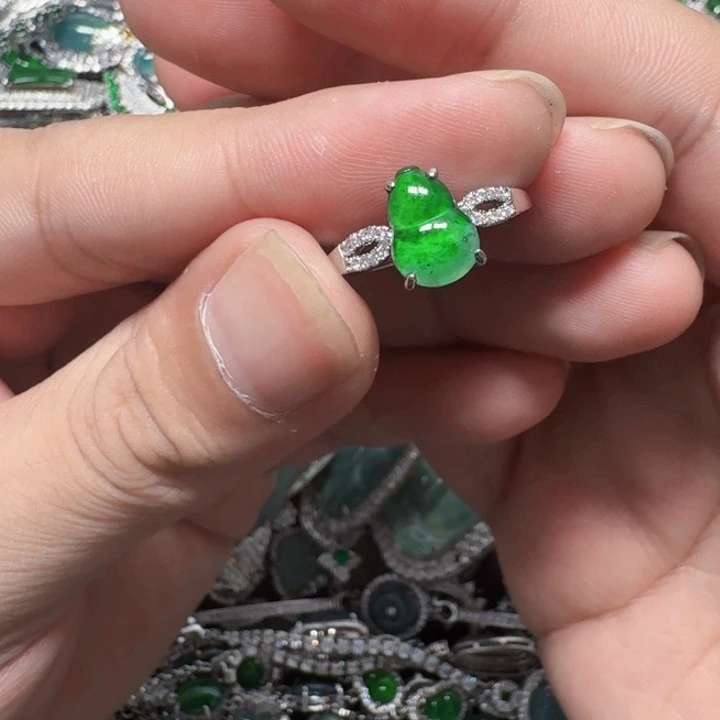 翡翠未镶嵌颈饰天然A货翡翠放漏