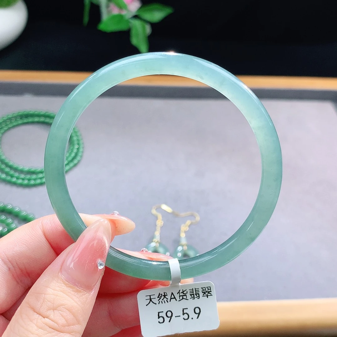 未镶嵌手镯（圆镯）翡翠