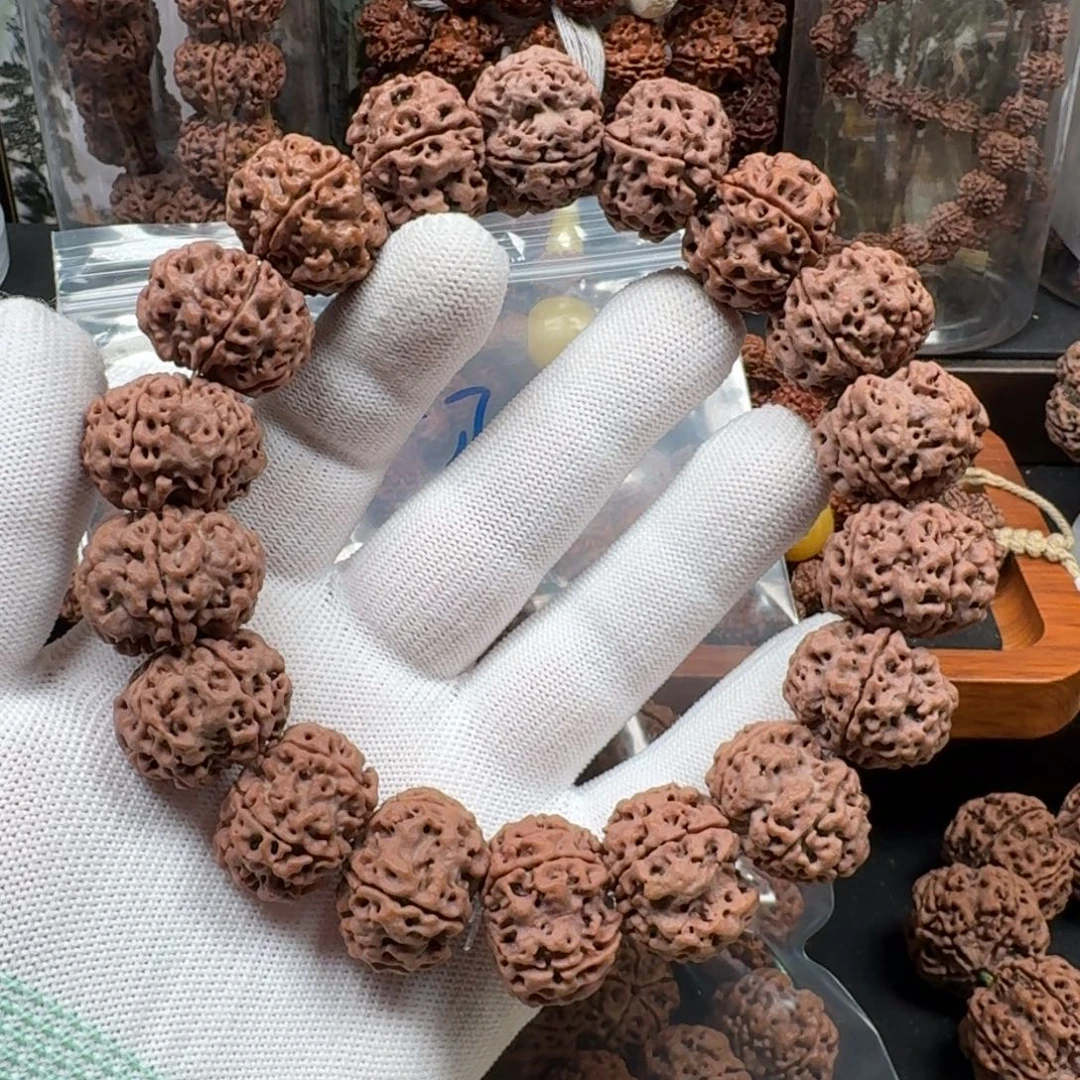 金刚菩提手串22飞碟梅花（扇面）