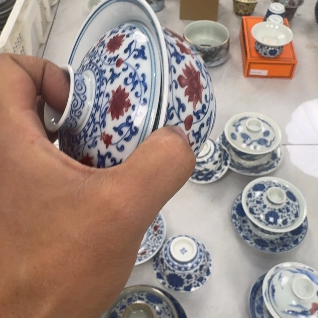 摆件釉里红缠枝莲三才盖碗元宝